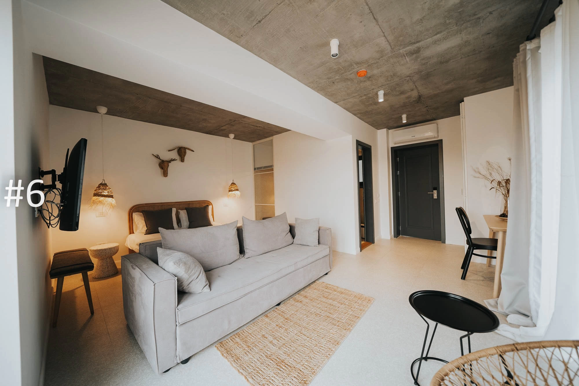 https://www.travlocals.com/uploads/0006/6191/2023/03/06/6-pines-deluxe-room-with-premium-veranda-1-1.webp
