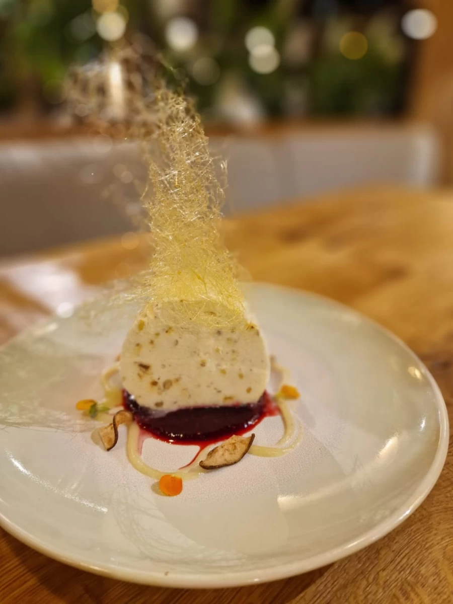 https://www.travlocals.com/uploads/0006/6191/2025/03/13/desert-restaurant-1152x1536.webp