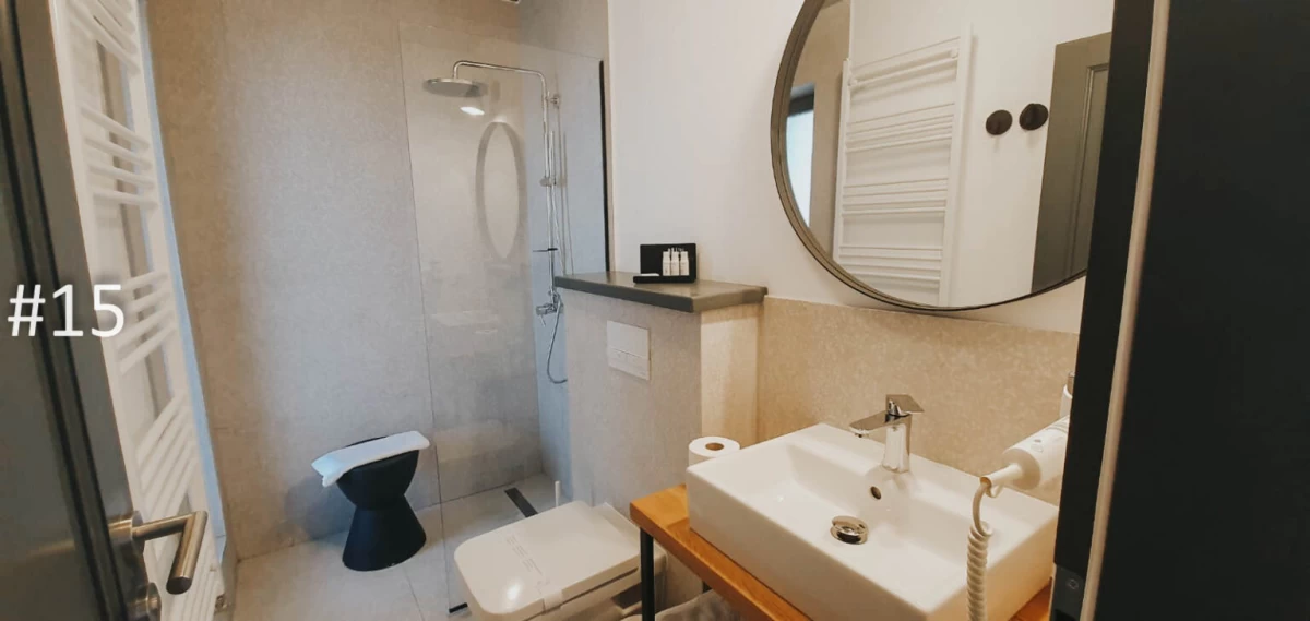 https://www.travlocals.com/uploads/0006/6191/2025/07/03/15-3.webp