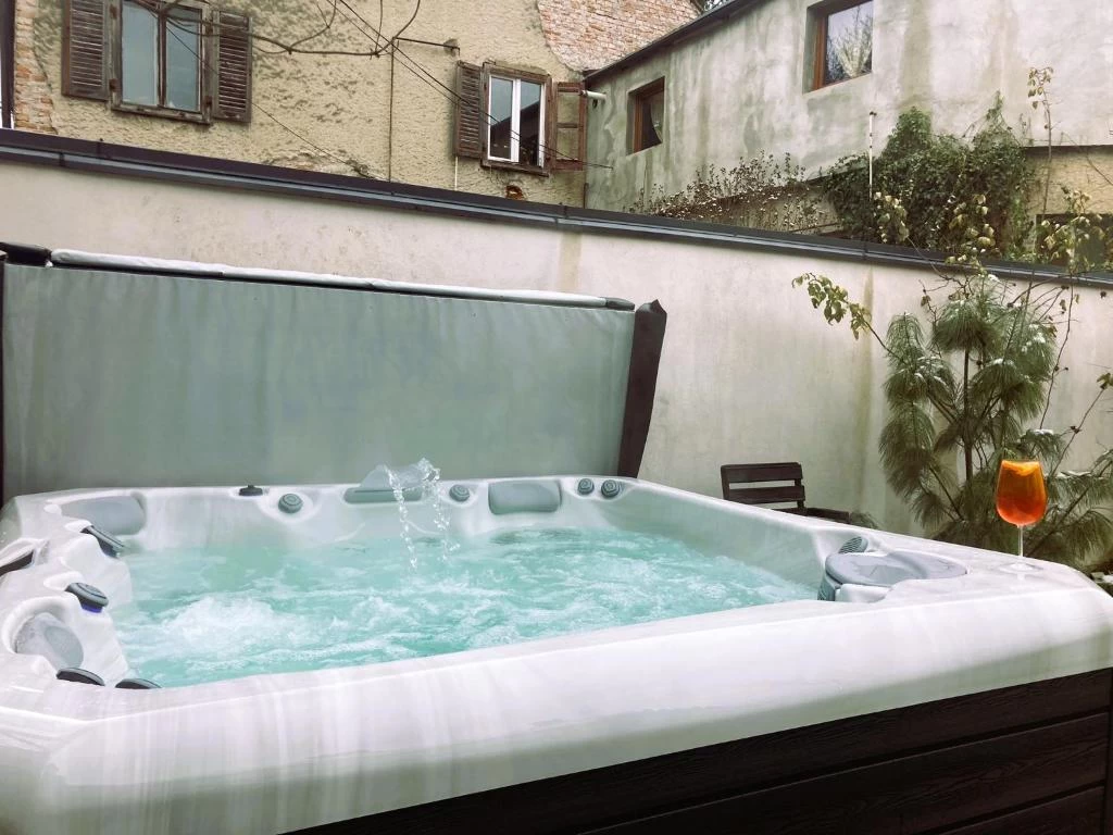 https://www.travlocals.com/uploads/0006/6191/2025/07/08/346691561.webp