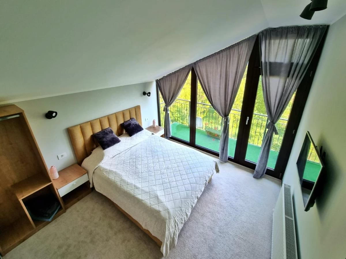 https://www.travlocals.com/uploads/0006/6197/2023/03/13/384055271.webp