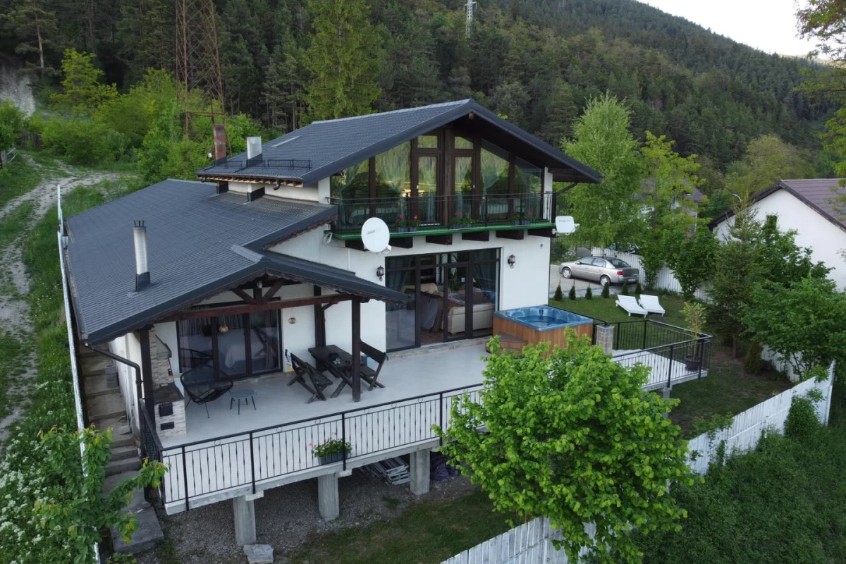 https://www.travlocals.com/uploads/0006/6197/2025/03/10/480501287-1321680245572252-8597882570681951921-n.webp
