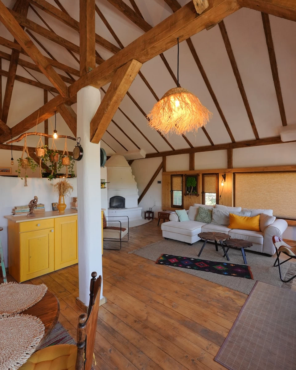 The Hut Studio - Inside, The Village