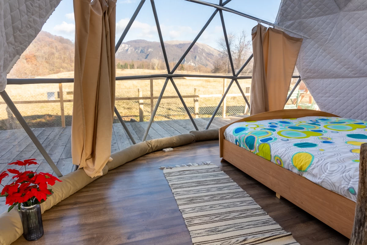 https://www.travlocals.com/uploads/0006/6238/2023/06/20/glamping-brancoveanu-0045.webp