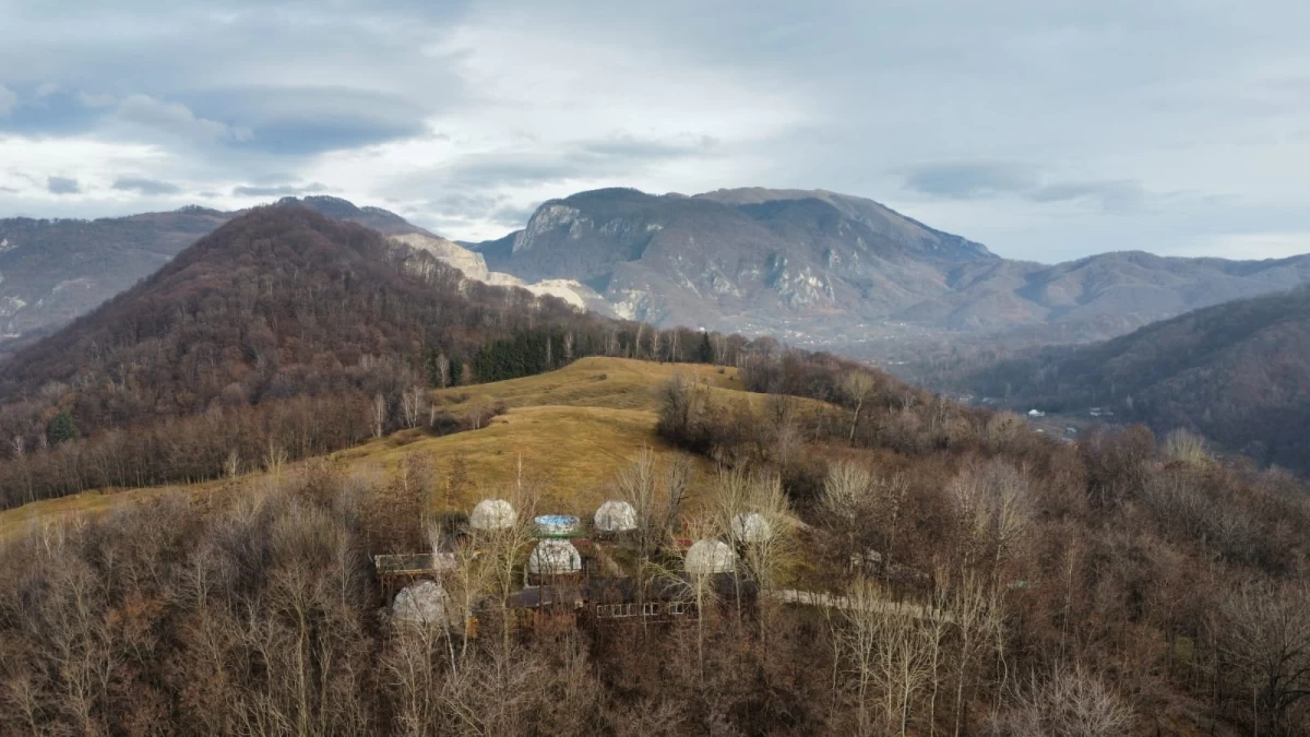 https://www.travlocals.com/uploads/0006/6238/2025/02/24/472714421-922592083331402-6412275687478263221-n.webp