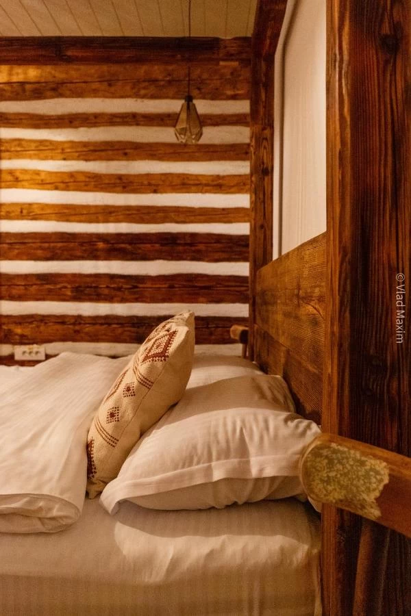 https://www.travlocals.com/uploads/0006/6755/2025/02/27/521504838.webp