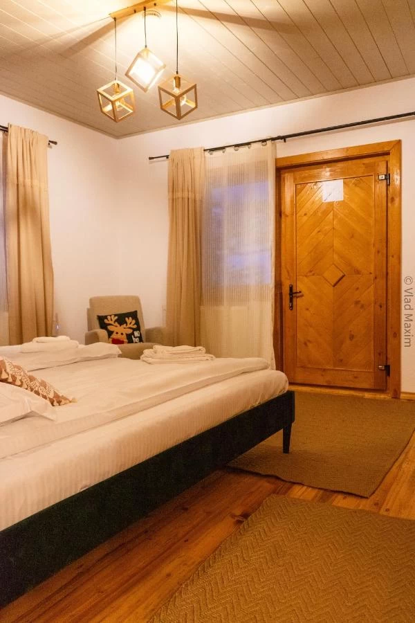 https://www.travlocals.com/uploads/0006/6755/2025/02/27/521505078.webp
