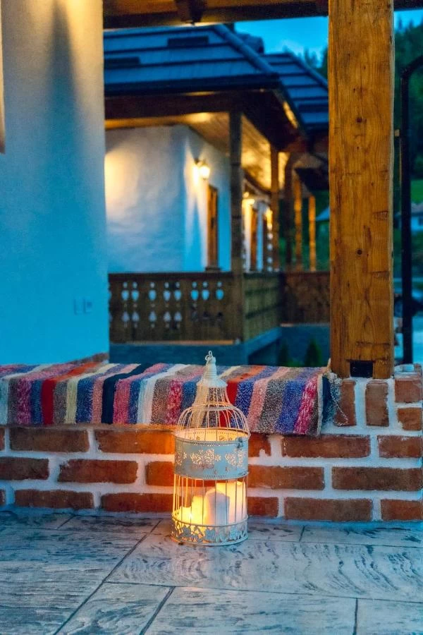 https://www.travlocals.com/uploads/0006/6755/2025/02/27/521515930.webp