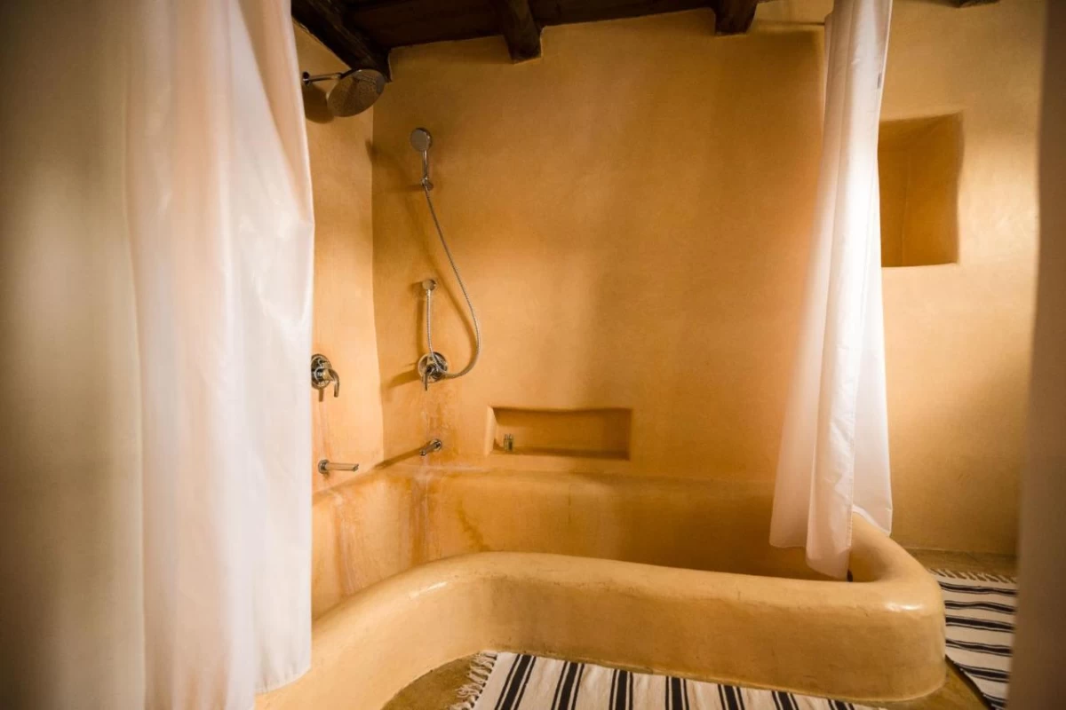 https://www.travlocals.com/uploads/0006/6832/2023/08/30/484627139.webp