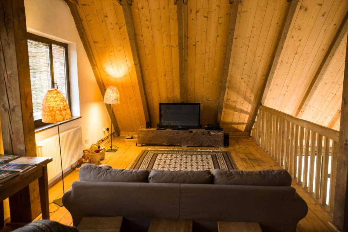 https://www.travlocals.com/uploads/0006/6832/2023/08/30/487388692.webp