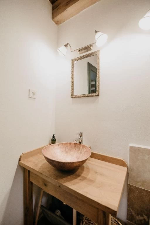 https://www.travlocals.com/uploads/0006/6832/2023/08/30/487389061.webp