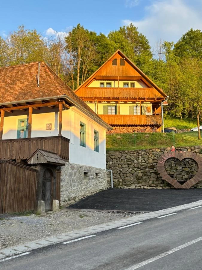 https://www.travlocals.com/uploads/0006/6920/2025/03/07/577412694.webp