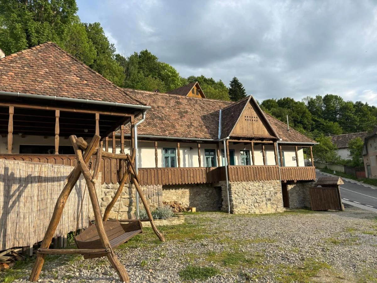https://www.travlocals.com/uploads/0006/6920/2025/03/07/577412699.webp