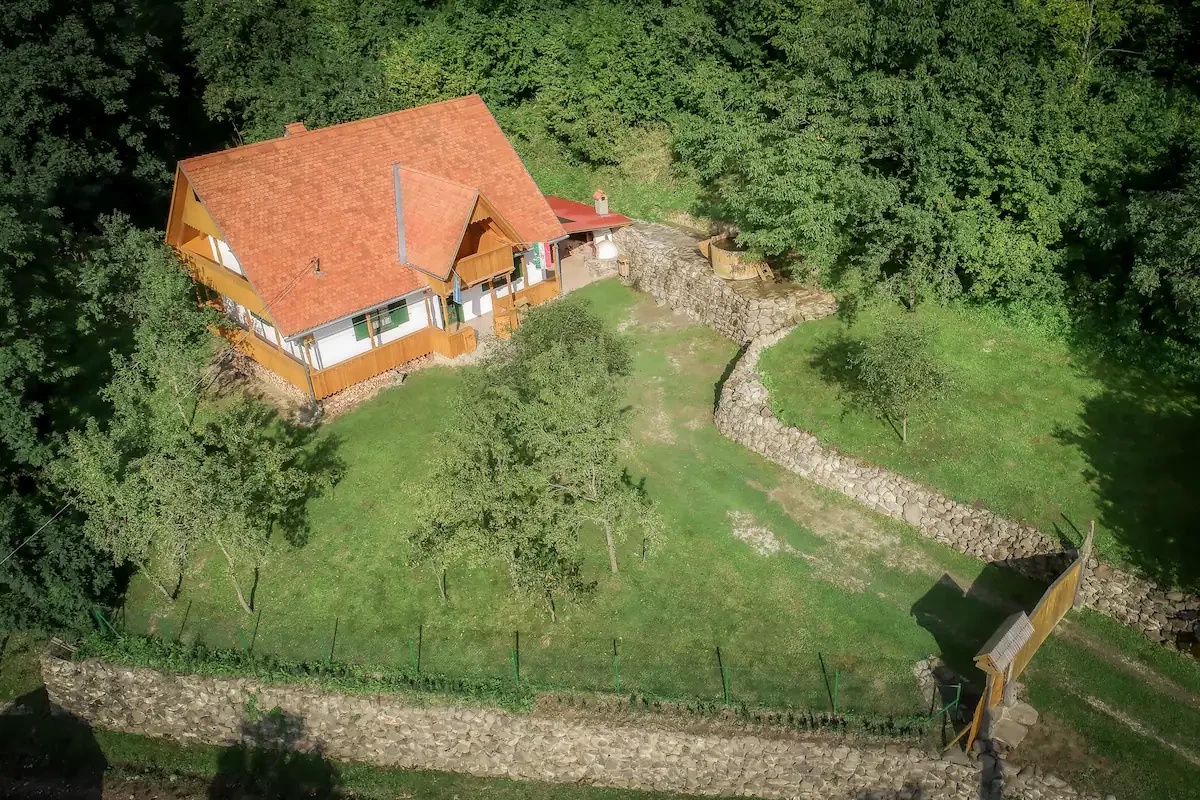 DEMETER Guesthouse