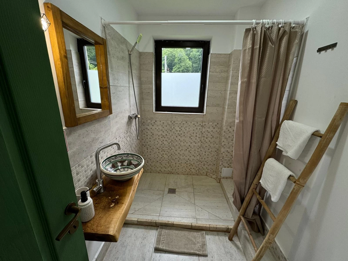 https://www.travlocals.com/uploads/0007/7765/2025/03/07/448609445-490820330135526-2737853166191157131-n.webp
