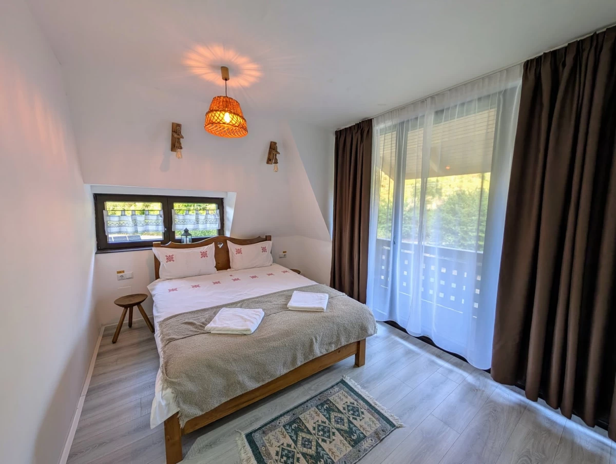 https://www.travlocals.com/uploads/0007/7765/2025/03/07/461579311-556013946949497-2795549465992007006-n.webp