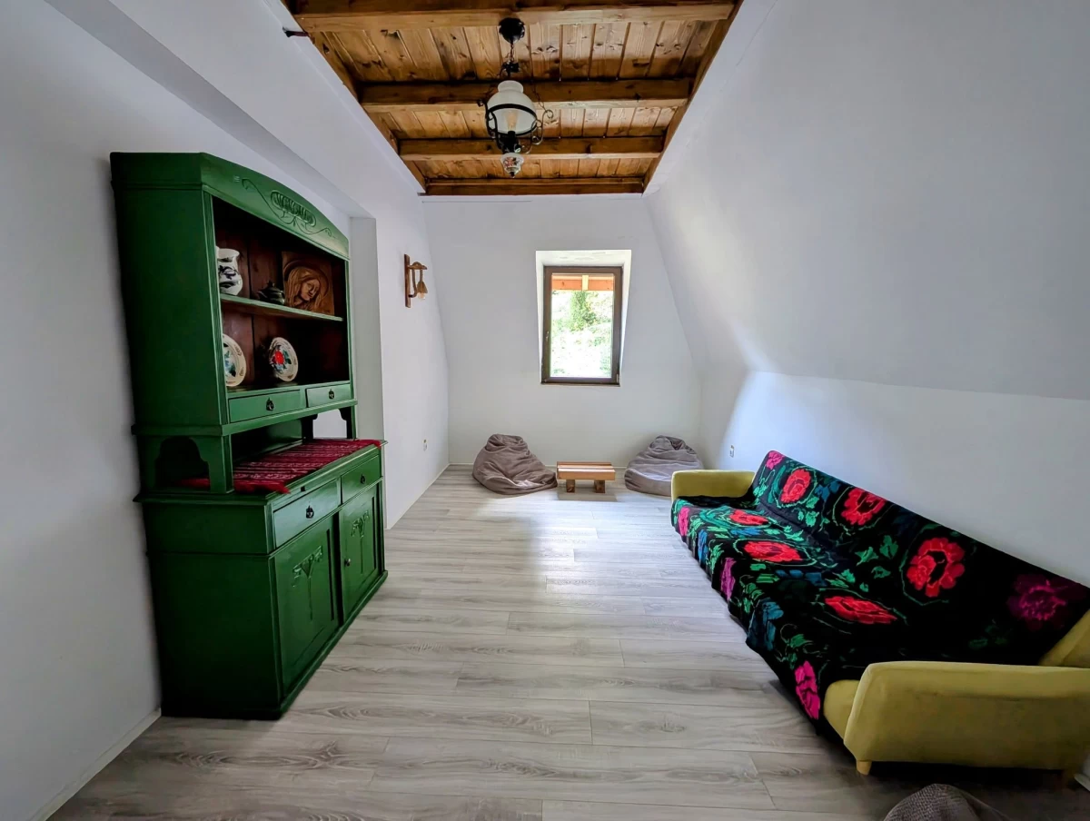 https://www.travlocals.com/uploads/0007/7765/2025/03/07/461689305-556014053616153-9175102407525203506-n.webp