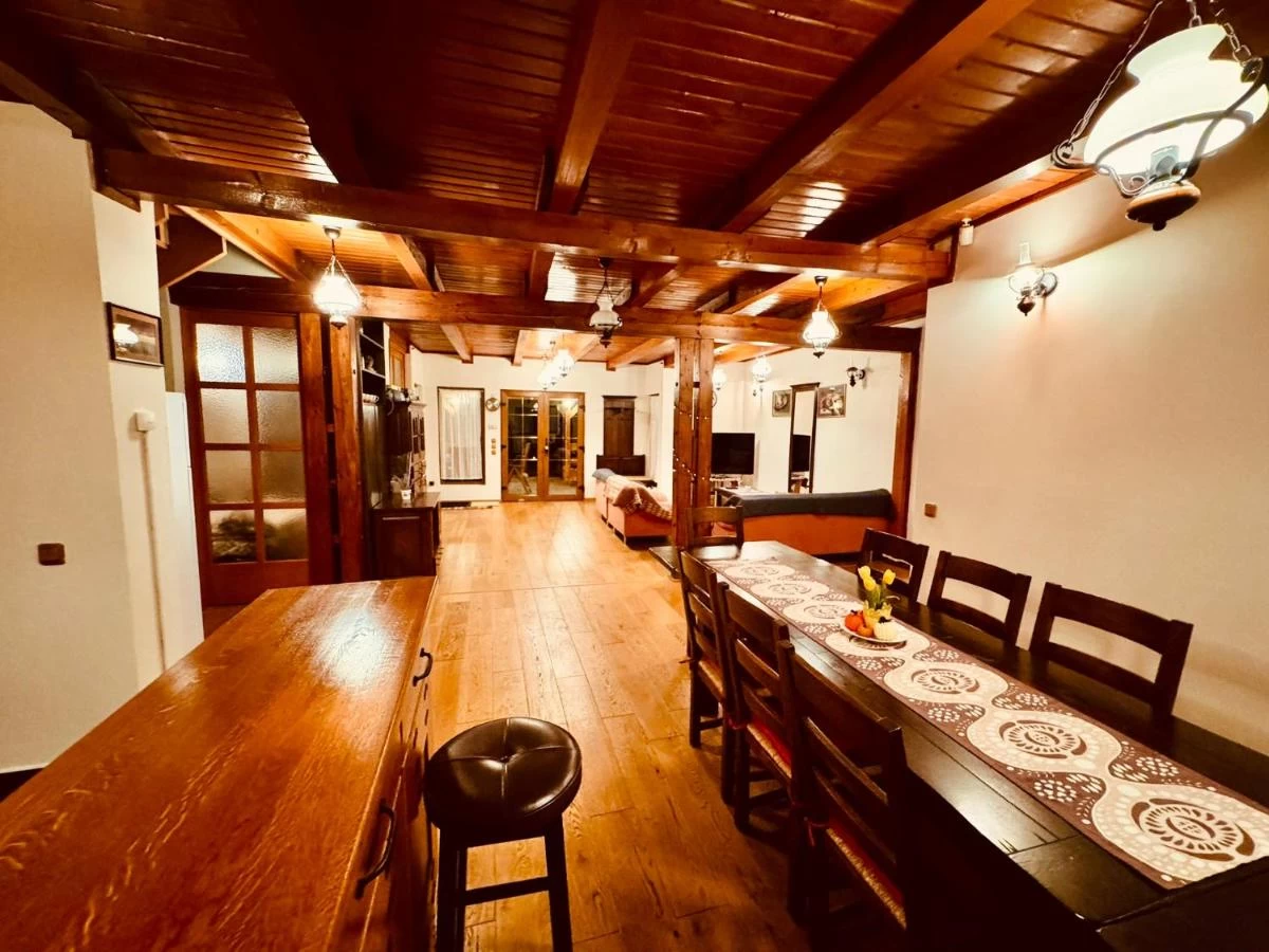 https://www.travlocals.com/uploads/0008/8764/2025/03/22/614503323.webp