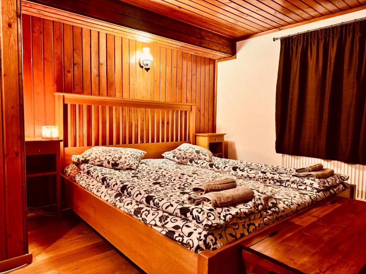 https://www.travlocals.com/uploads/0008/8764/2025/03/22/614503332.webp