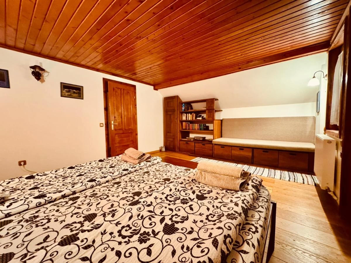 https://www.travlocals.com/uploads/0008/8764/2025/03/22/614503336.webp