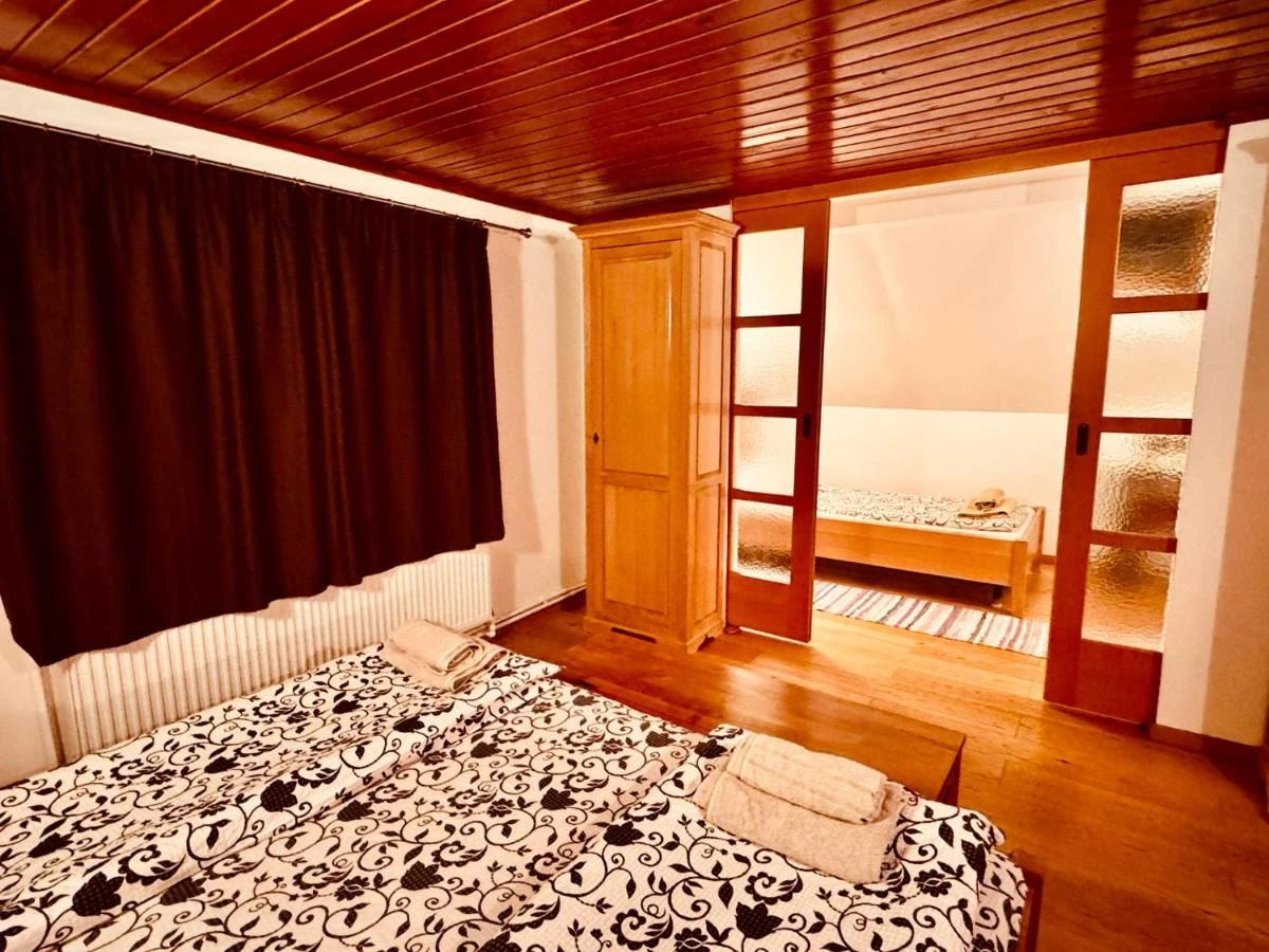 https://www.travlocals.com/uploads/0008/8764/2025/03/22/614503344.webp