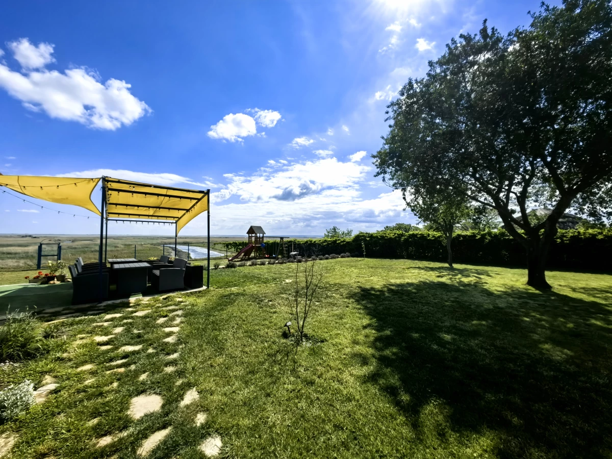 https://www.travlocals.com/uploads/0008/8791/2025/06/08/img-20250530-155446-edit-112844992279921.webp
