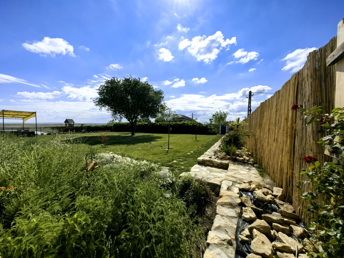 https://www.travlocals.com/uploads/0008/8791/2025/06/08/img-20250530-155525-edit-112822015418263.webp