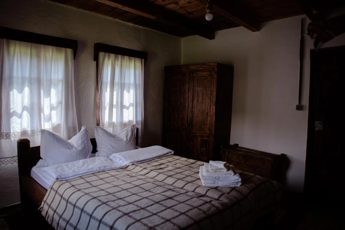 https://www.travlocals.com/uploads/0008/8900/2024/05/16/368884448.webp