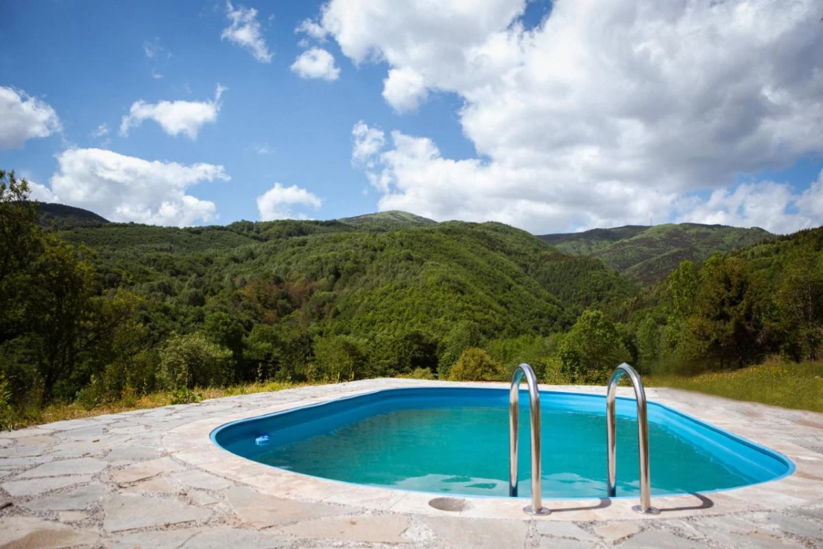 RoVillage - Outdoor pool with mountain views, hot tubs, dry sauna and salinas