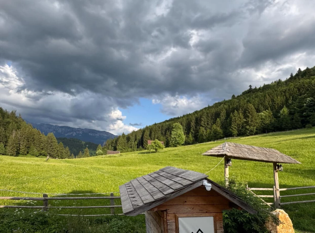 https://www.travlocals.com/uploads/0009/9041/2025/07/02/514370528-1256320649837558-8183403140541254387-n.webp