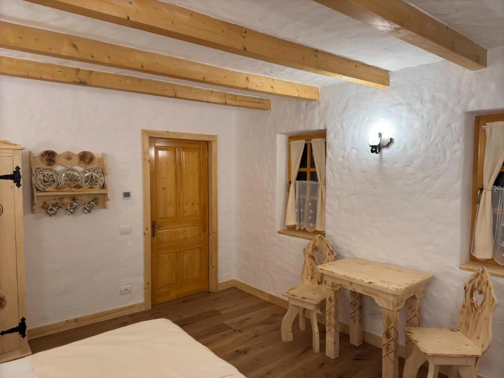 https://www.travlocals.com/uploads/0009/9041/2025/07/02/695319096.webp