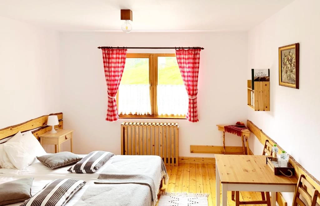 https://www.travlocals.com/uploads/0009/9041/2025/07/02/695319960.webp