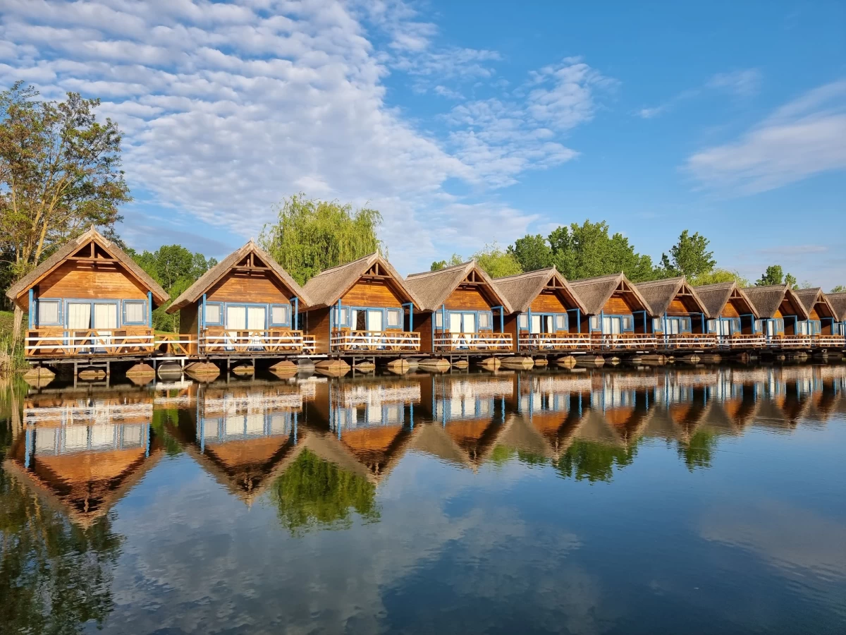 Zaga Zaga Resort: Case Plutitoare