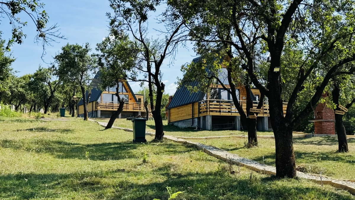 Iezer Venture - Cabana Chiang Mai