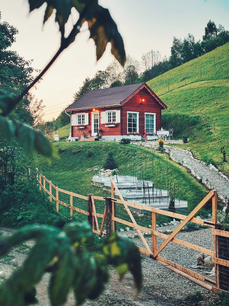 https://www.travlocals.com/uploads/0009/9364/2025/06/08/img-1437.webp