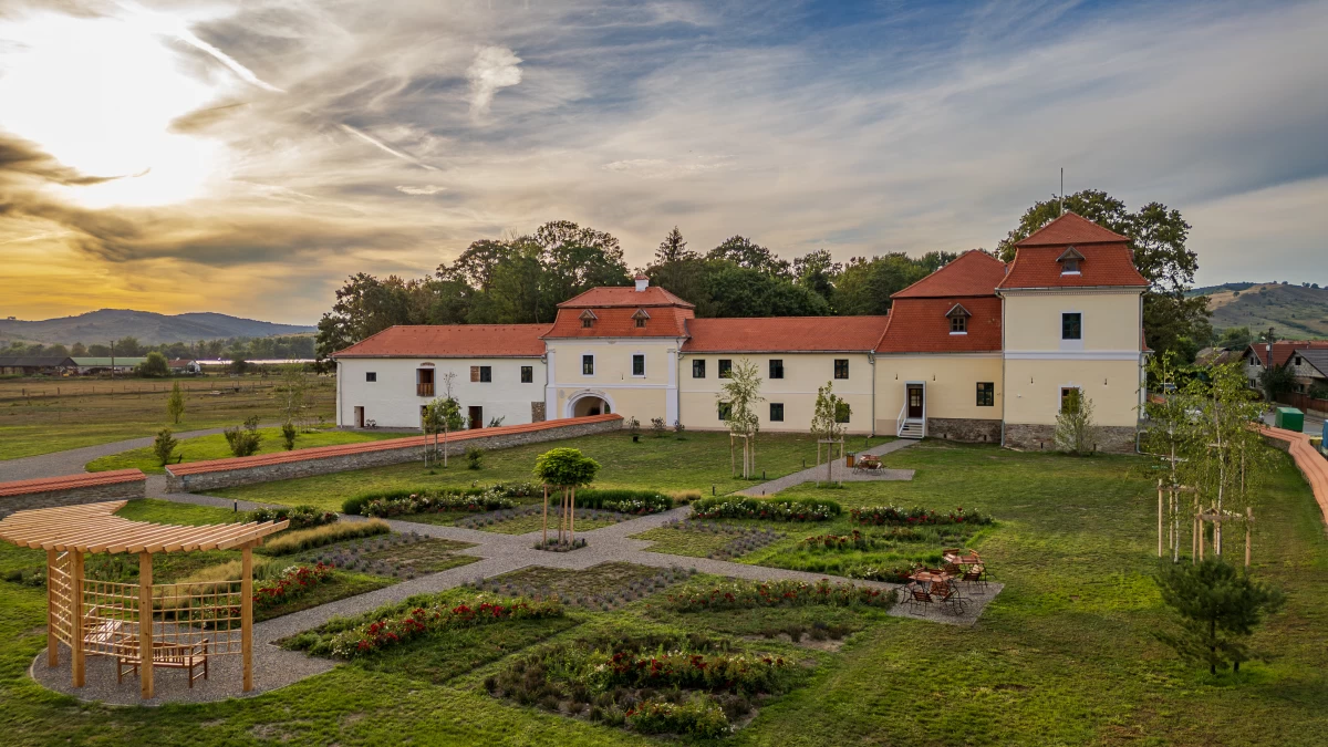 Ugron Castle Fiatfalva