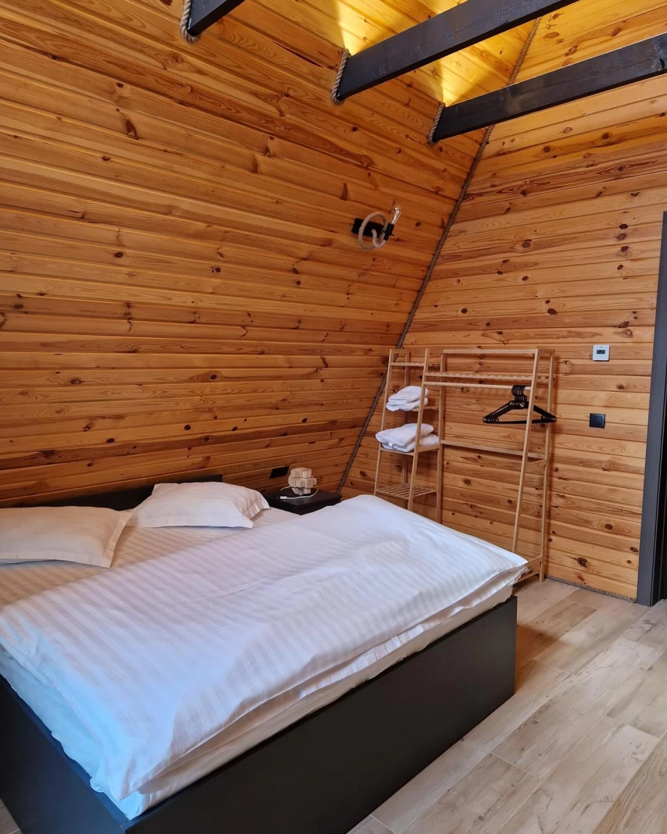 https://www.travlocals.com/uploads/0009/9480/2025/07/24/463956342-17883424368136853-8497957875992912246-n.webp