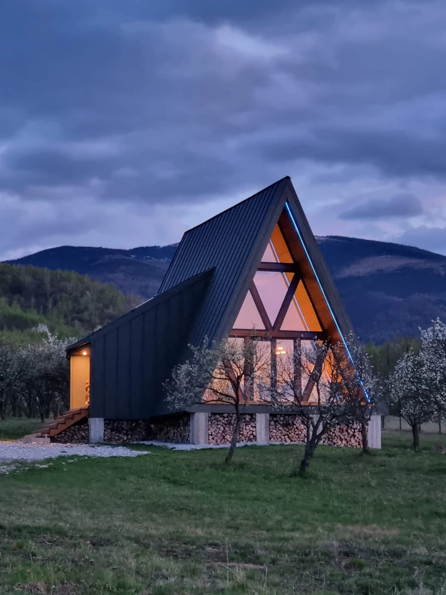 Dor de Hațeg, A-frame in Retezat Mountains