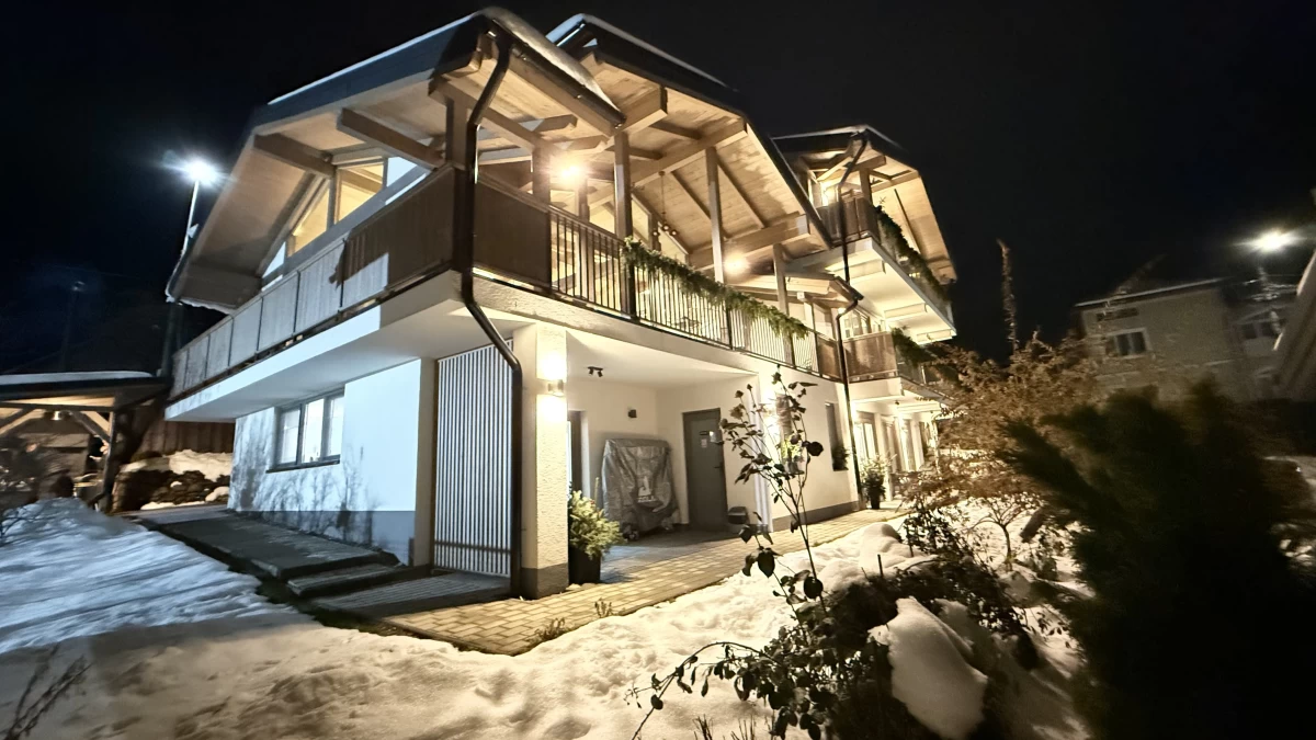 https://www.travlocals.com/uploads/0009/9653/2025/03/18/img-0413.webp