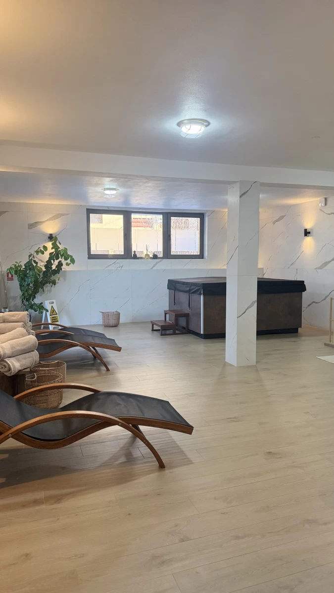 https://www.travlocals.com/uploads/0009/9653/2025/03/18/img-2197.webp