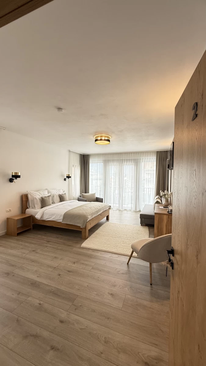 https://www.travlocals.com/uploads/0009/9653/2025/03/18/img-2872.webp