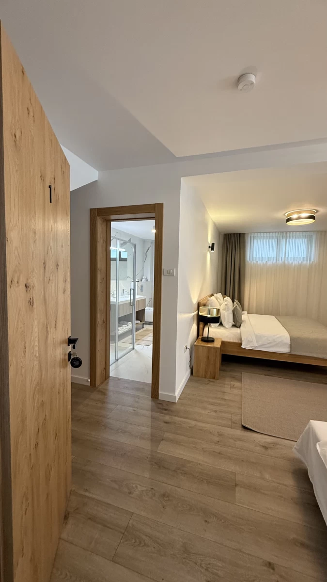 https://www.travlocals.com/uploads/0009/9653/2025/03/18/img-2952.webp