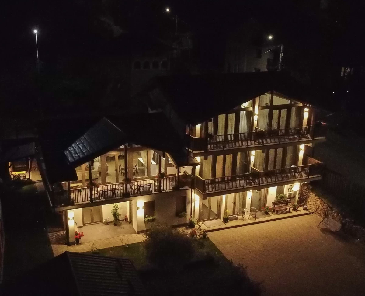 https://www.travlocals.com/uploads/0009/9653/2025/03/18/img-6746.webp