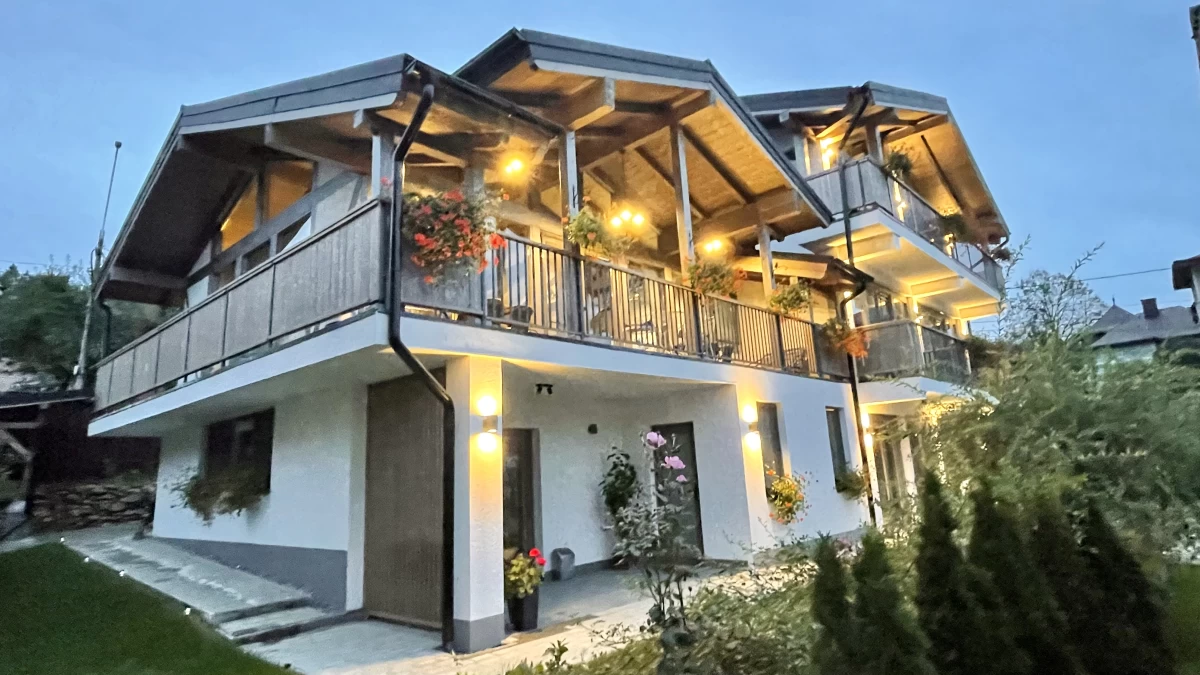 https://www.travlocals.com/uploads/0009/9653/2025/03/18/img-8042.webp
