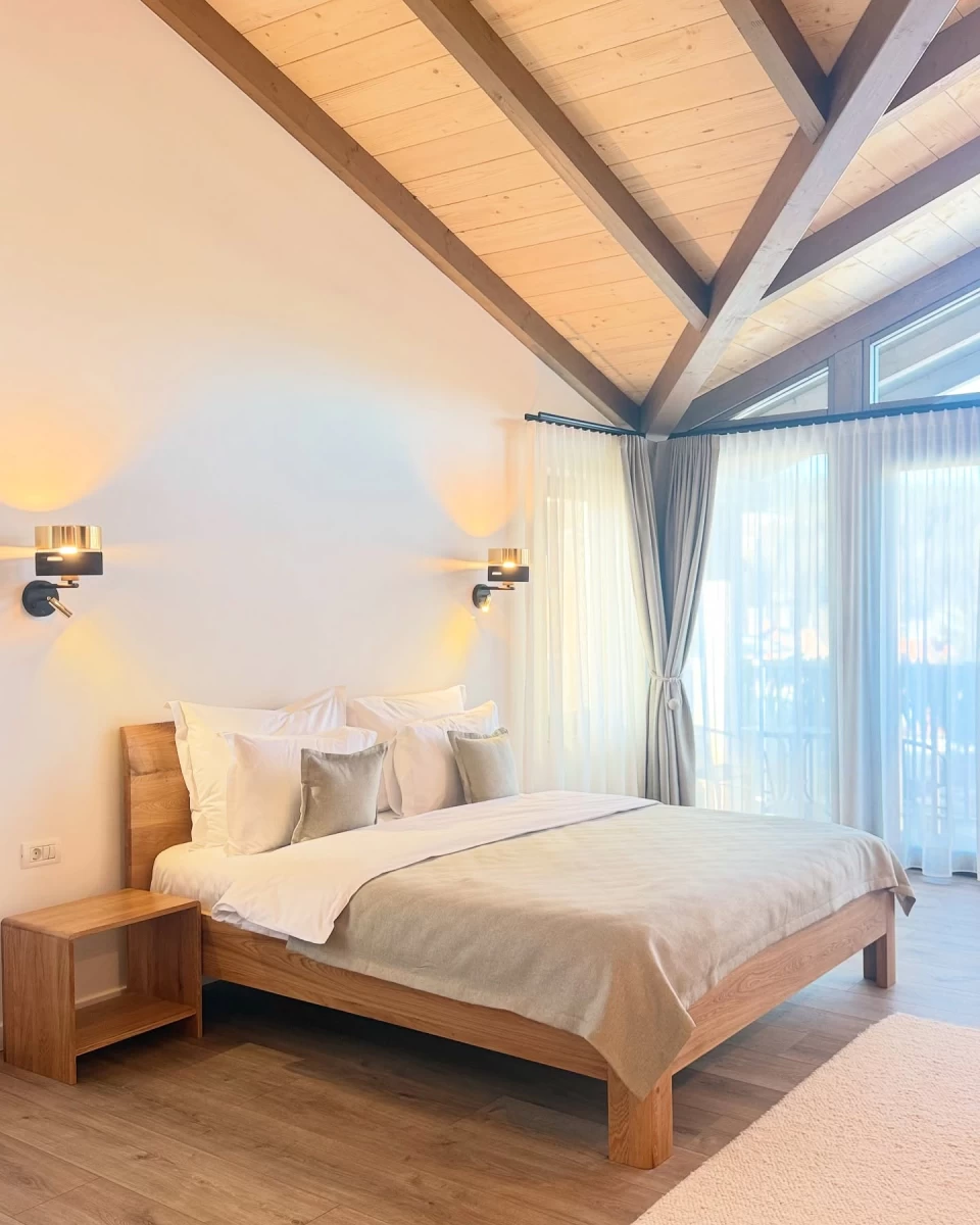 https://www.travlocals.com/uploads/0009/9653/2025/06/06/479336182-17879587764248046-7882635377948396018-n.webp