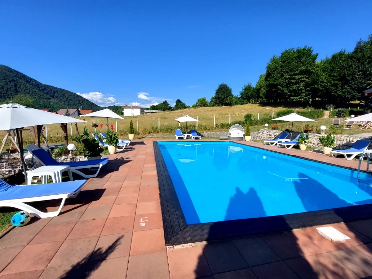 https://www.travlocals.com/uploads/0009/9670/2025/07/03/a96bf924-c41b-4b64-a5af-f299fa4d1978.webp