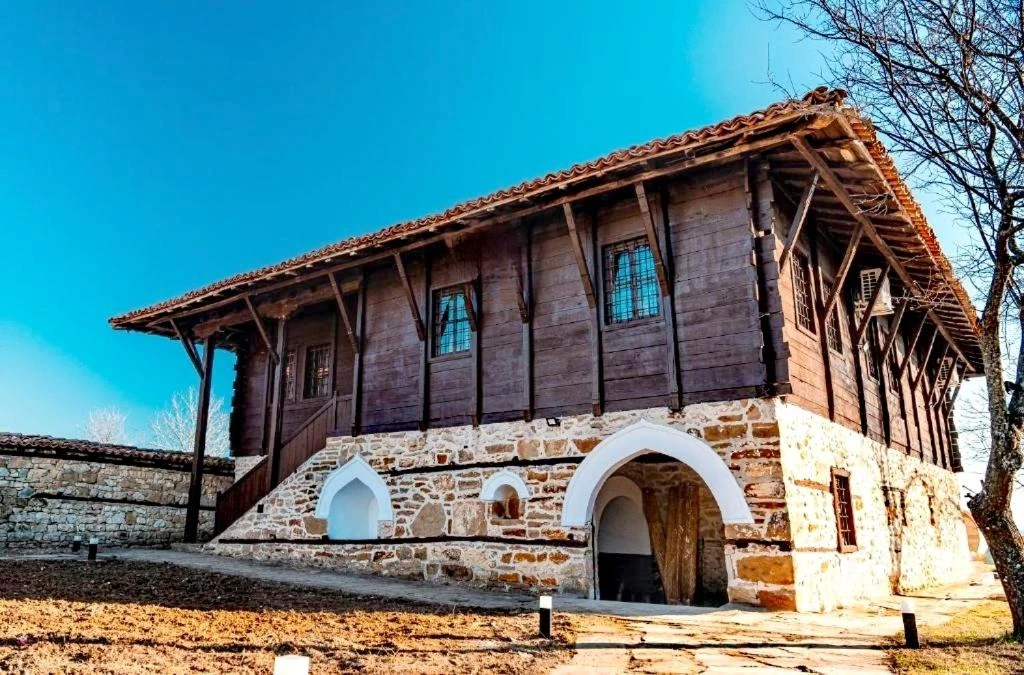 Complex ARBANASHKI STYLE