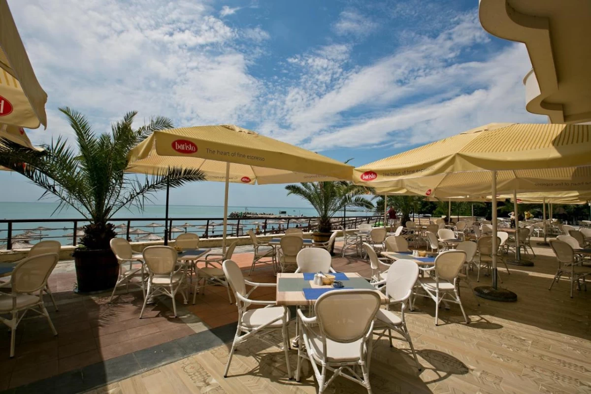 https://www.travlocals.com/uploads/0009/9841/2024/12/12/153536037.webp