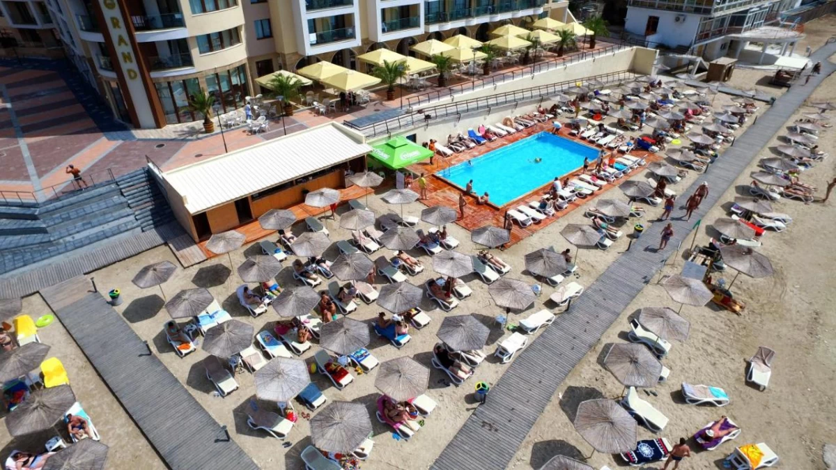 https://www.travlocals.com/uploads/0009/9841/2024/12/12/153537415.webp