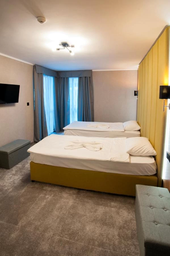 https://www.travlocals.com/uploads/0009/9841/2024/12/12/255420856.webp